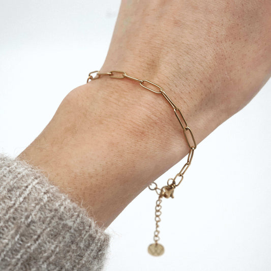 Rannekorun saa säädettyä omaan ranteeseen sopivaksi