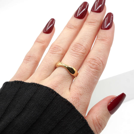 amira-sormus_aaltoileva_kullattu