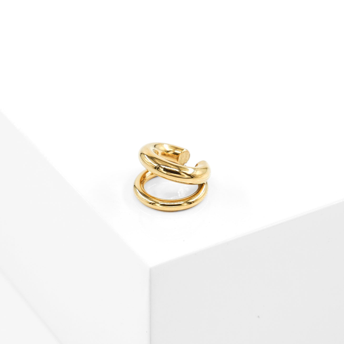 Regina Earcuff