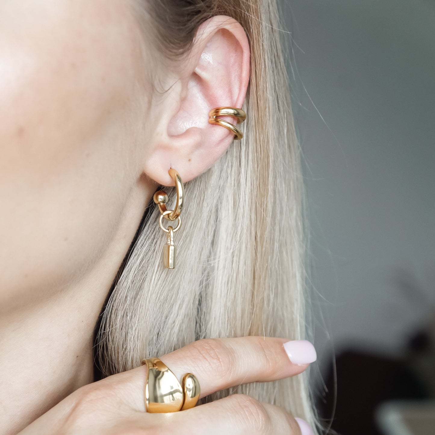 Regina Earcuff