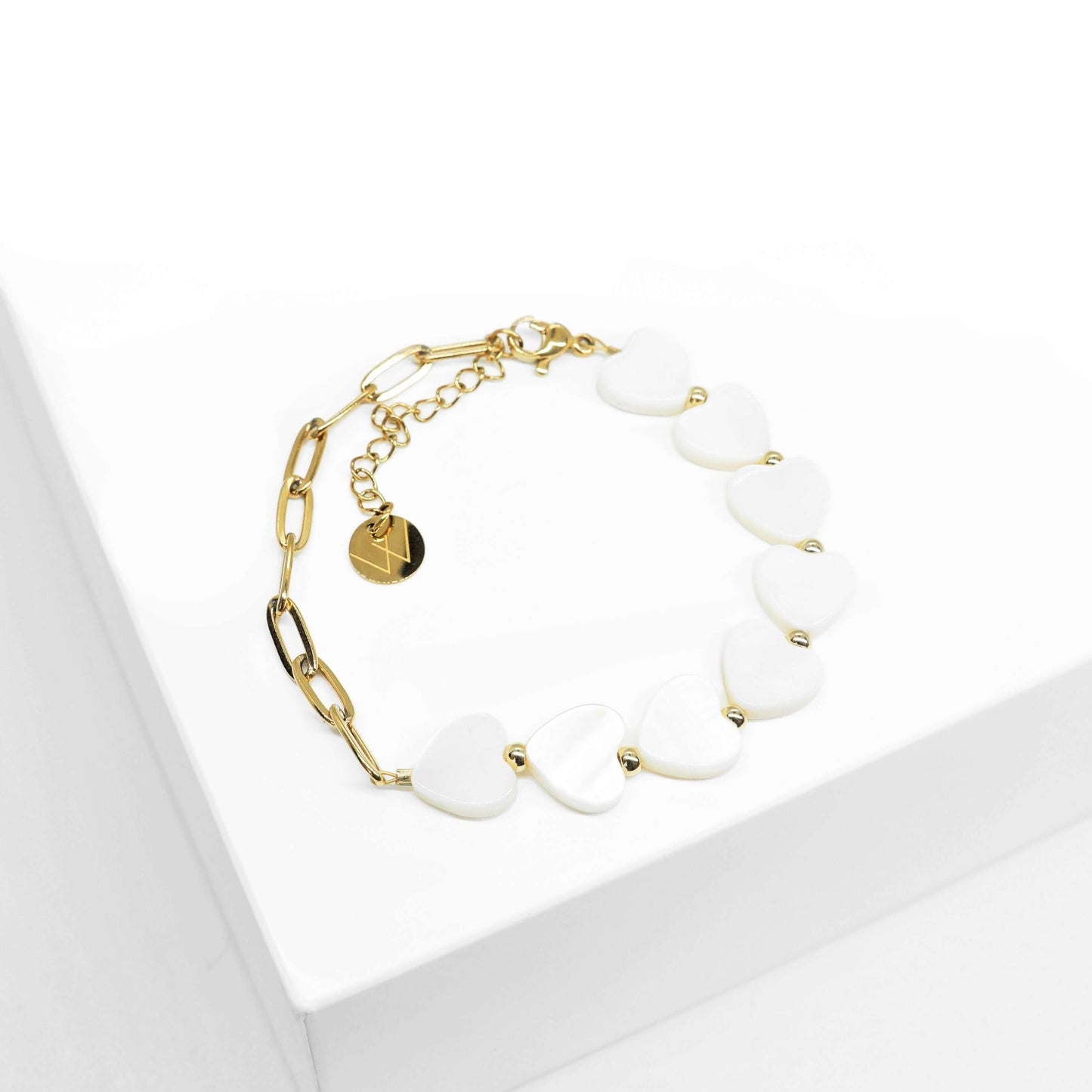 Leanna Bracelet - Rannekoru sydän helmillä ja kultaisella ketjulla - koru kullattua ruostumatonta terästä - Jewelbox