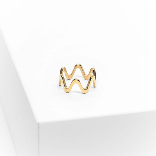 Emma Wave ring - Kultainen aaltoileva sormus - kullattua ruostumatonta terästä - Jewelbox