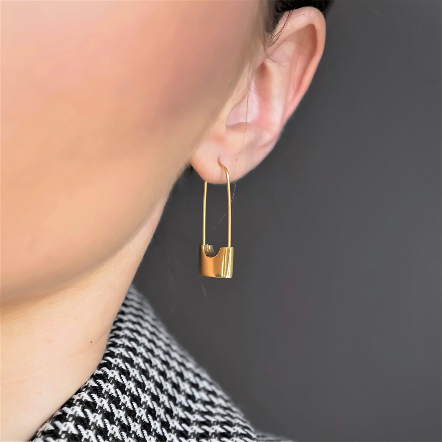 Haley Clip Earrings - kultaiset hakaneula korvakorut - kullattua ruostumatonta terästä - Jewelbox