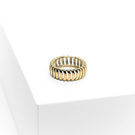 Melany Ring - kultainen näyttävä sormus - koru kullattua ruostumatonta terästä - Jewelbox