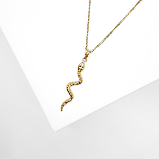 Sarai Necklace - kultainen kaulaketju käärme riipuksella - koru kullattua ruostumatonta terästä - Jewelbox