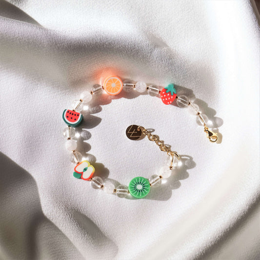 Zoe Bracelet - Kesäinen rannekoru hedelmän ja marjan muotoisilla helmillä sekä kristalleilla- Jewelbox