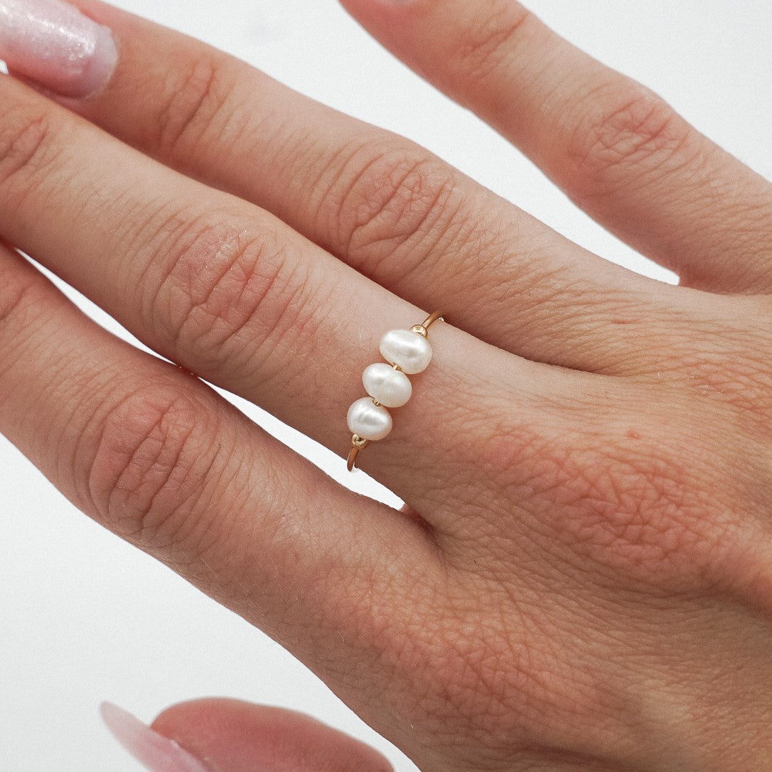 Elise Pearl Ring - Siro kullattu helmisormus - vedenkestävät korut - Jewelbox