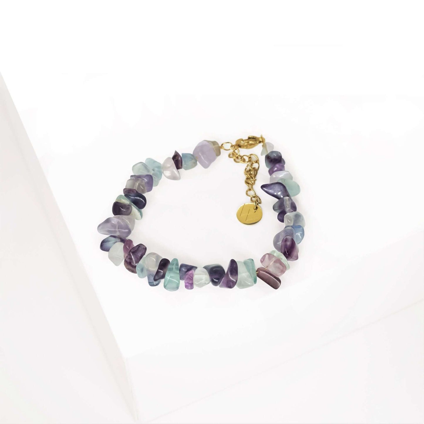 Cora Crystal Bracelet - Rannekoru violetin sävyisistä kristallihelmistä - Koru kullattua ruostumatonta terästä - Jewelbox