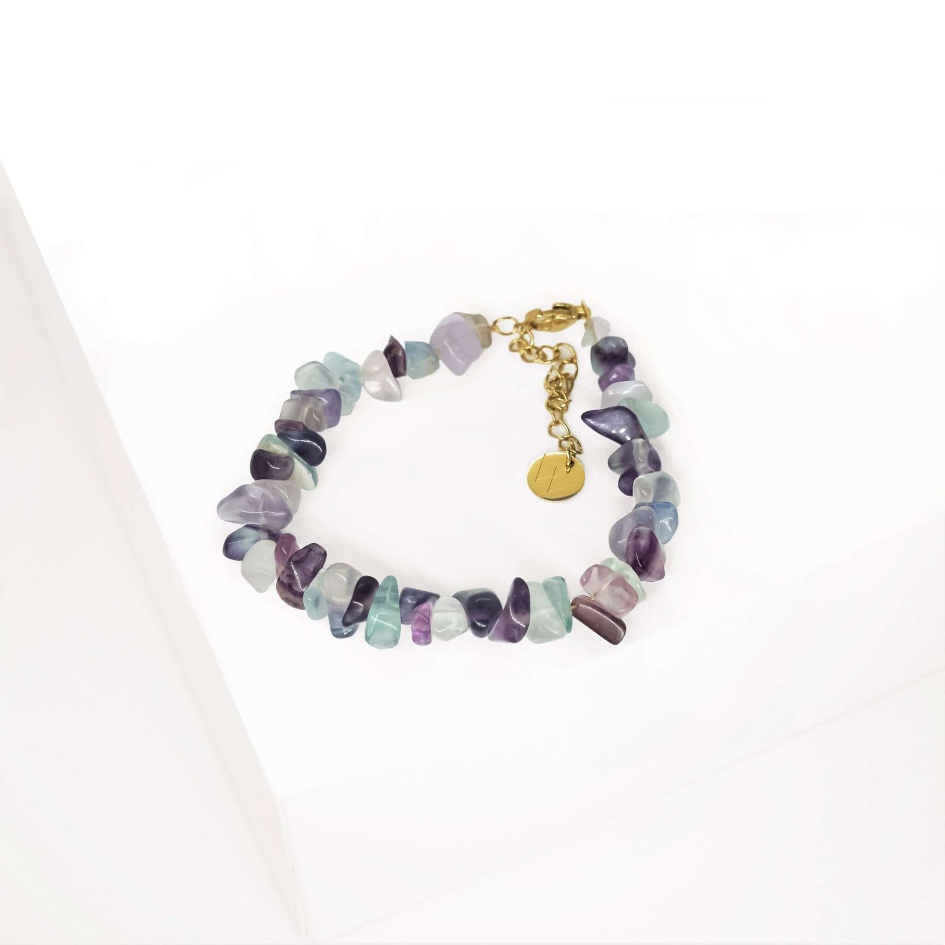 Cora Crystal Bracelet - Rannekoru violetin sävyisistä kristallihelmistä - Koru kullattua ruostumatonta terästä - Jewelbox