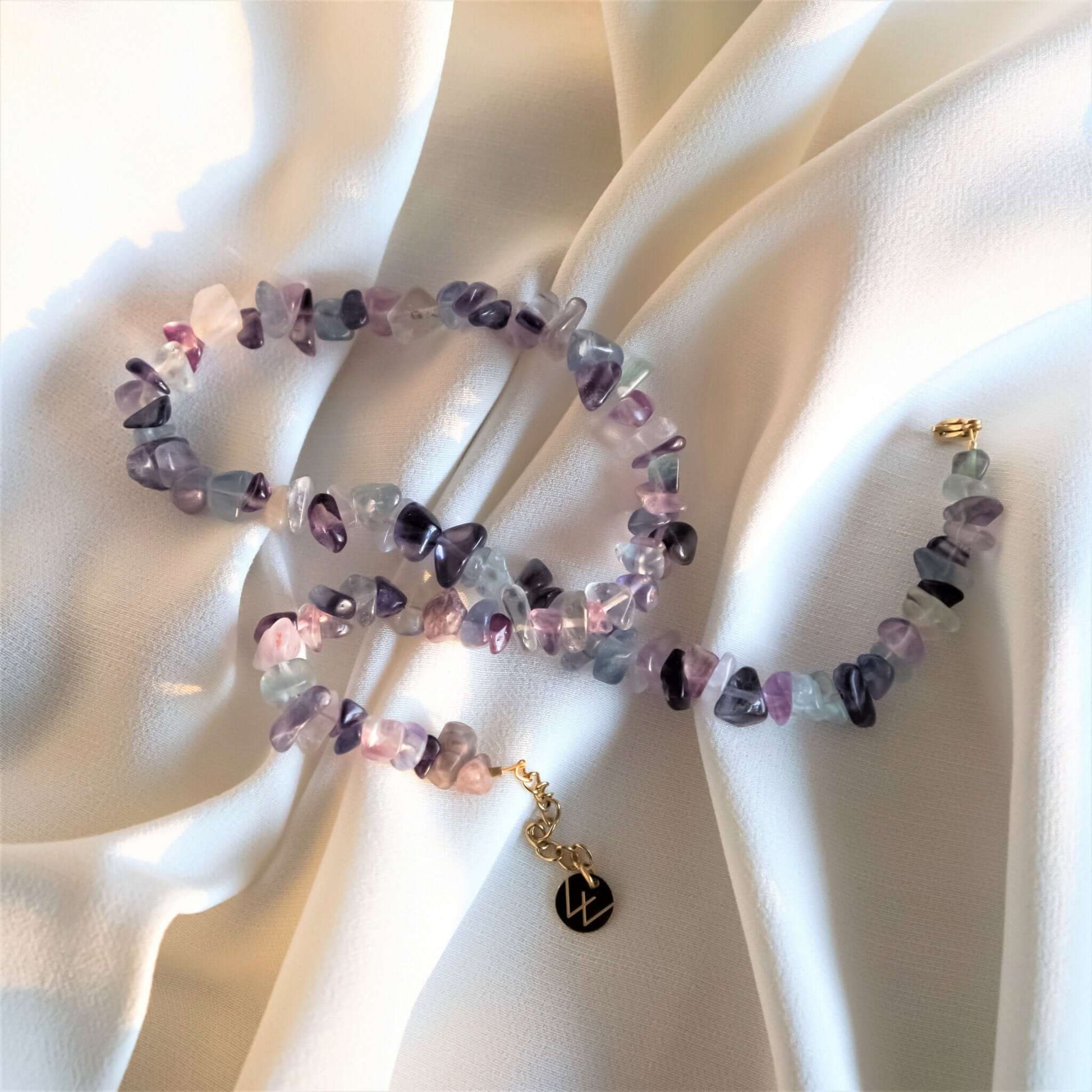 Cora Crystal Necklace - Kaulakoru violetin sävyisistä kritallihelmistä - kullattua ruostumatonta terästä - Jewelbox